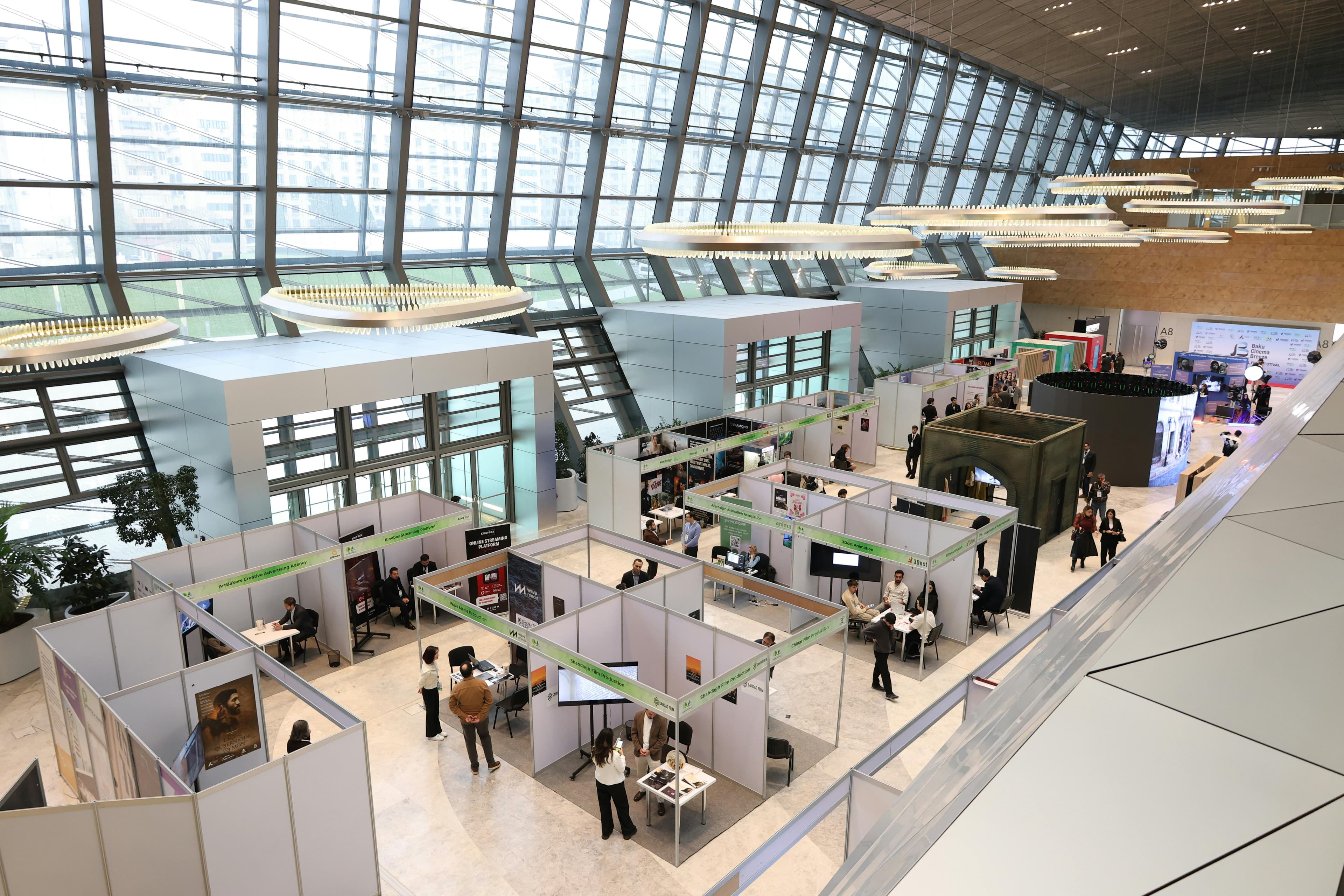 展厅陈列与洽谈空间场景